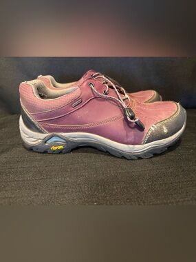 Ahnu Montara II Waterproof Hiking Shoes Burgundy Vibram Womens 7 USED